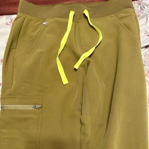 FIGS martini olive green XS scrub pants